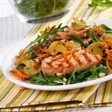 Салат с семгой и шампиньонами