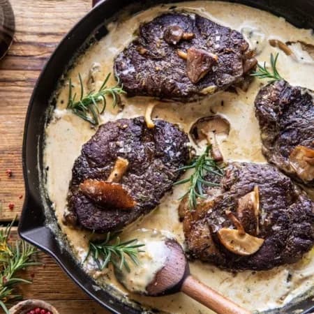 Pork chops with white sauce