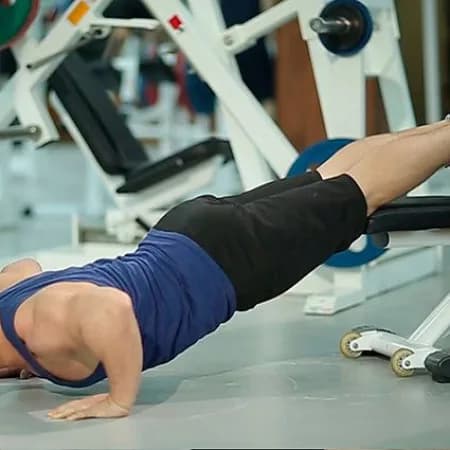 Отжимания с поднятыми ногами