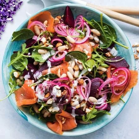 Салат-коктейль с копченой рыбой