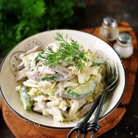Салат из куриного филе, огурца и шампиньонов