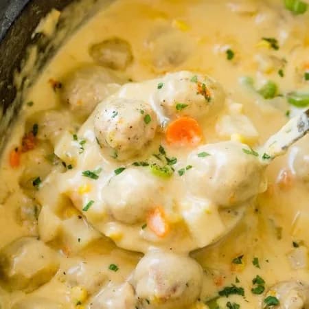 Cheese soup with meatballs
