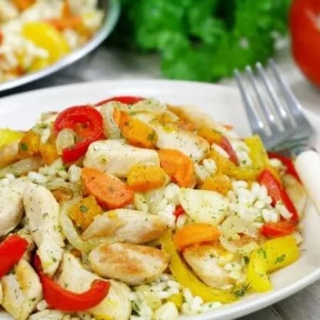 Chicken with vegetables in sour cream sauce