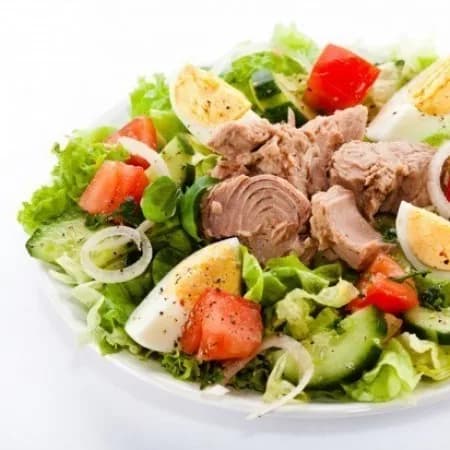 Салат с тунцом