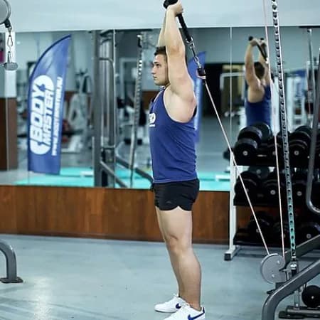 Французский жим на нижнем блоке стоя