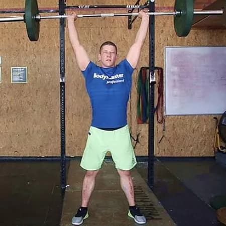 Подъем штанги на грудь и жим