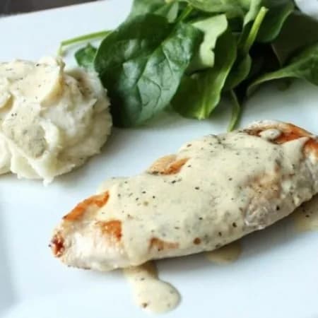 Куриное филе под сливочным соусом