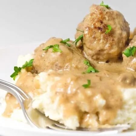 Тефтели в сметанном соусе