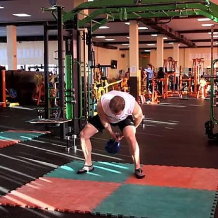 W — вариант восьмерок с гирей