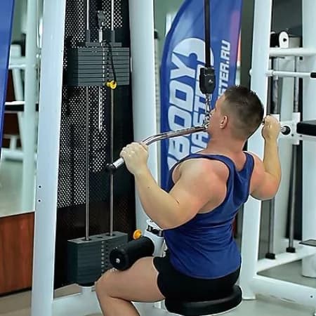 Тяга верхнего блока широким хватом