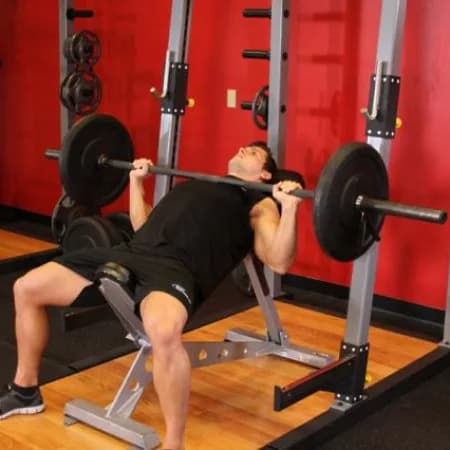 Жим штанги лежа на скамье с положительным наклоном
