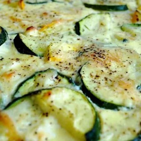 Кабачки под сметано-чесночным соусом