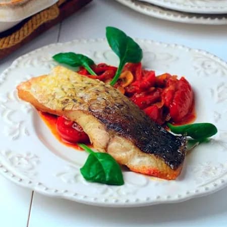 Запеченная рыба с овощами