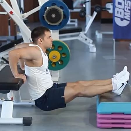 Отжимания от скамьи из-за спины