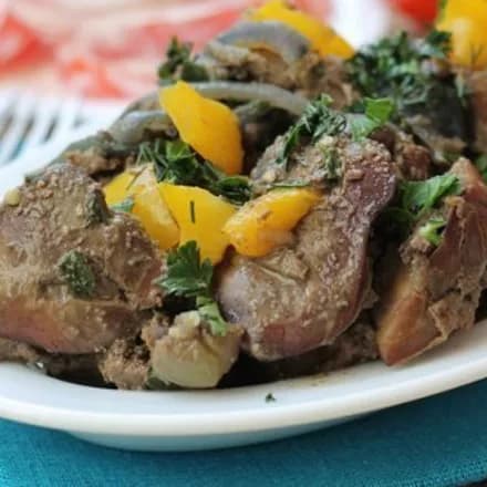 Куриная печень с овощами