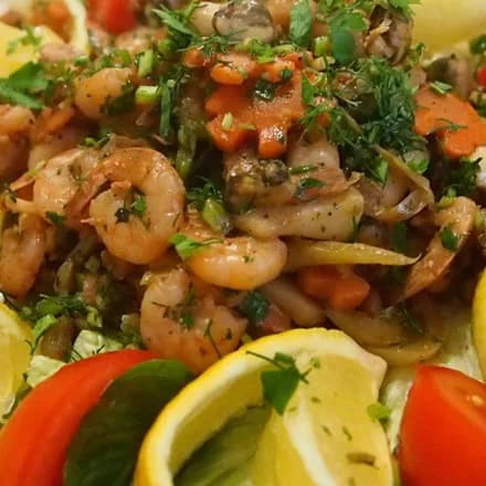 Теплый салат "Морской коктейль"