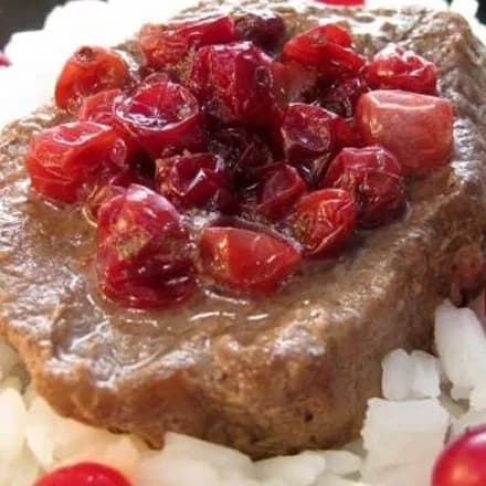 Говядина с клюквой