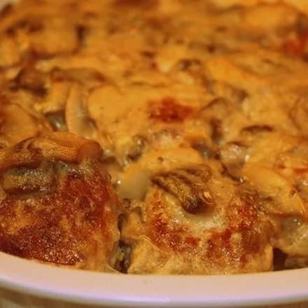 Курица в грибном соусе с сыром